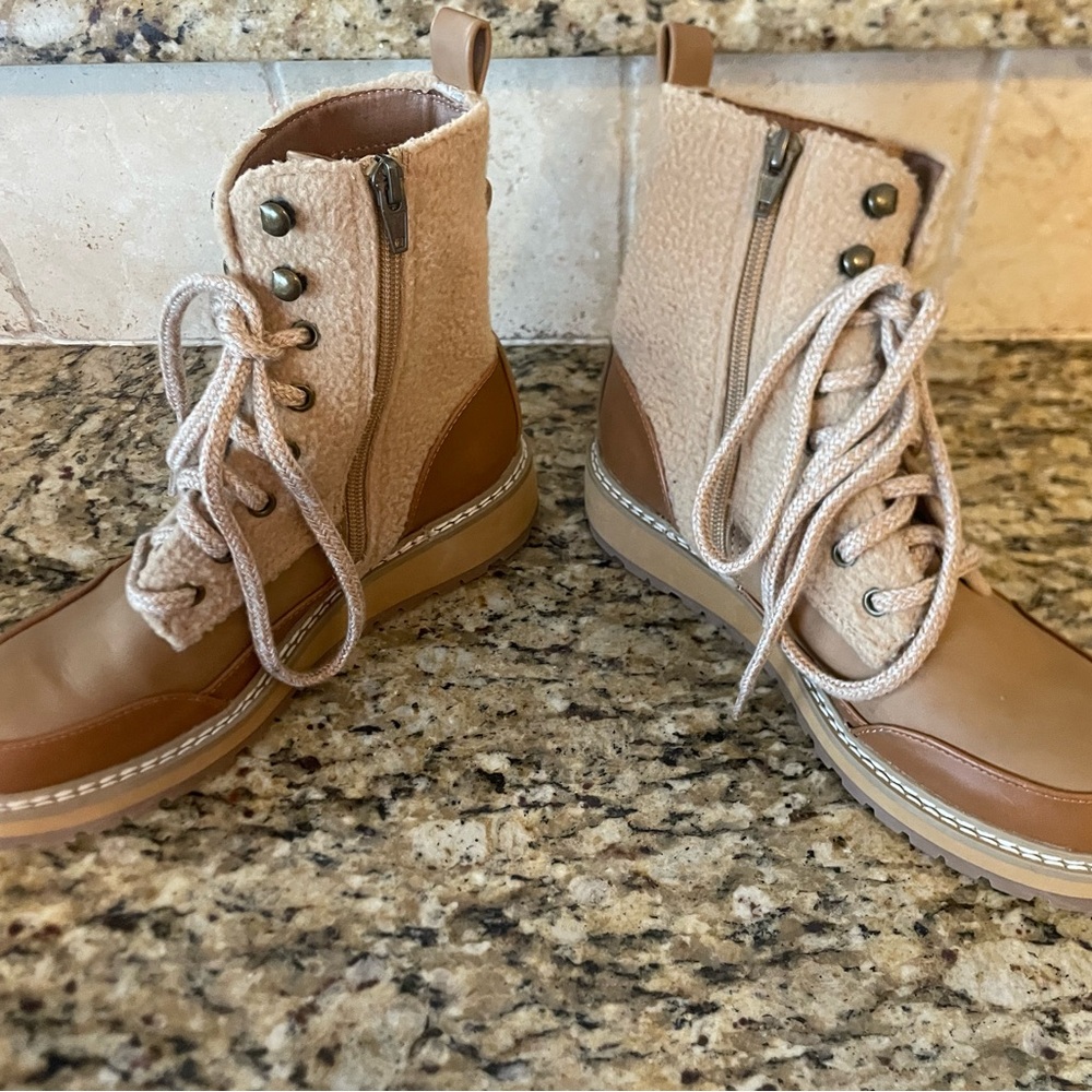 Universal Thread Courtney Boots - Picture 2 of 5